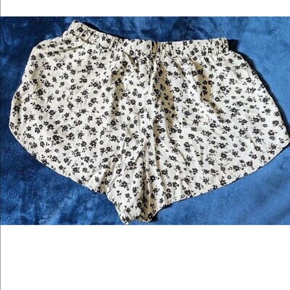 💕 Floral shorts ❣️ - Picture 6 of 11